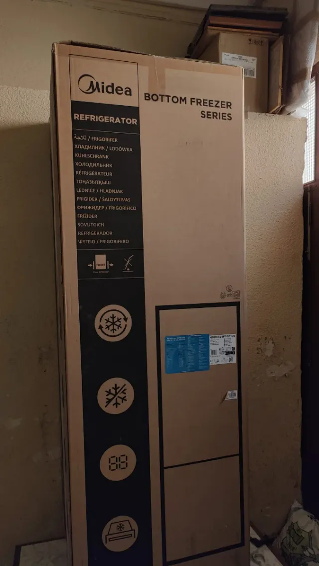 Nevera Midea Bottom Freezer Series. No me cabe.