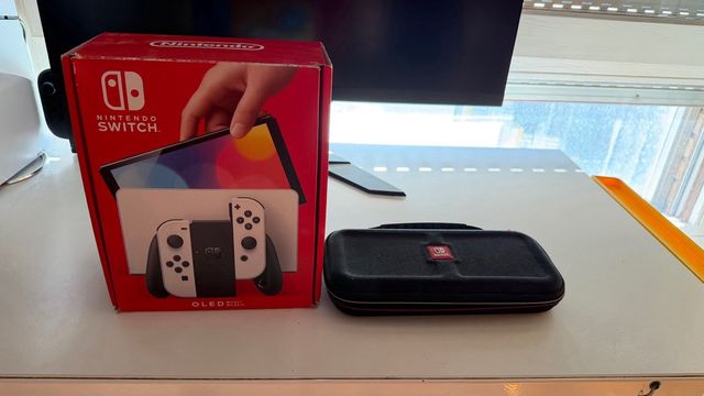 Nintendo Switch OLED + microSD + Funda