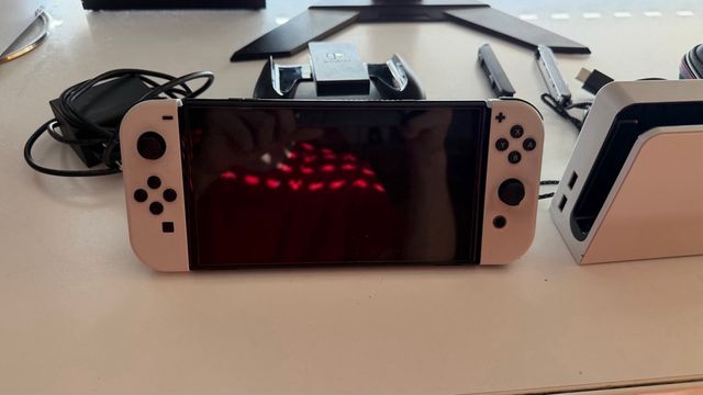 Nintendo Switch OLED + microSD + Funda