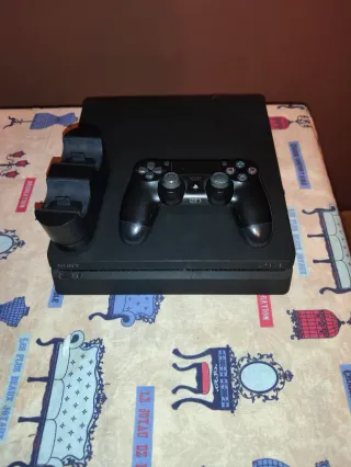 PS4 825 GB Negra + Juegos