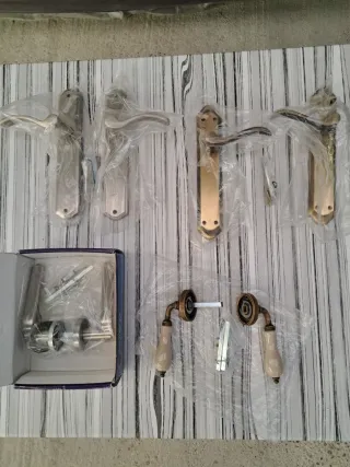 Manillas de puerta varias