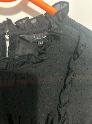 Blusa negra mujer con volantes talla amplia