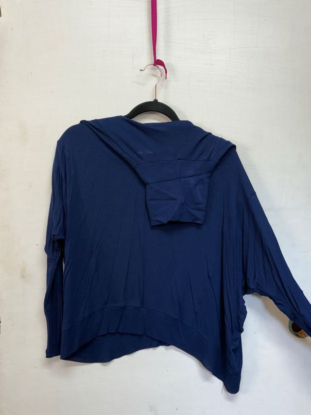 Sudadera azul con capucha