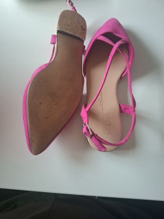 Zapatos planos fucsia con tiras