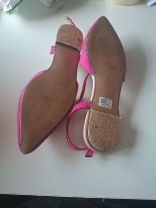 Zapatos planos fucsia con tiras