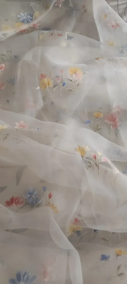 Cortinas de gasa con estampado floral