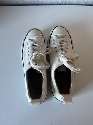 Zapatillas blancas de lona