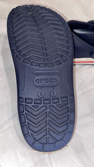 Crocs niño azul y rojo