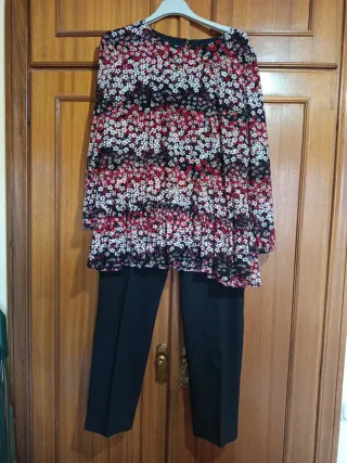 Conjunto Blusa Estampada y Pantalón Negro