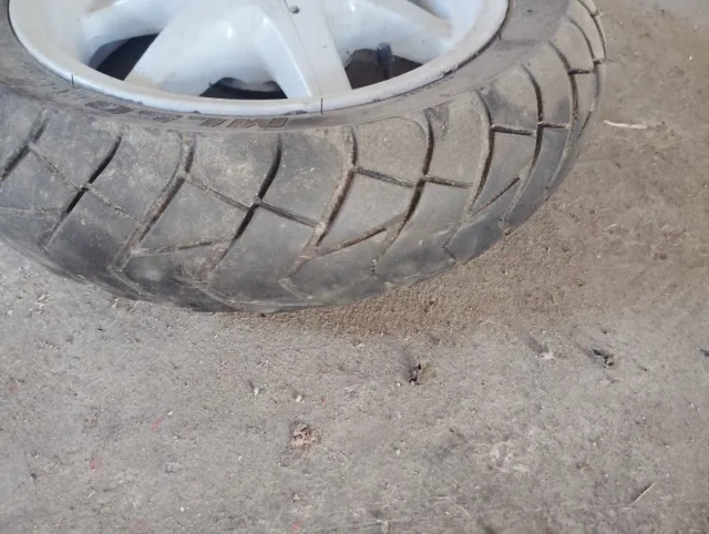 Llanta y neumático Jog