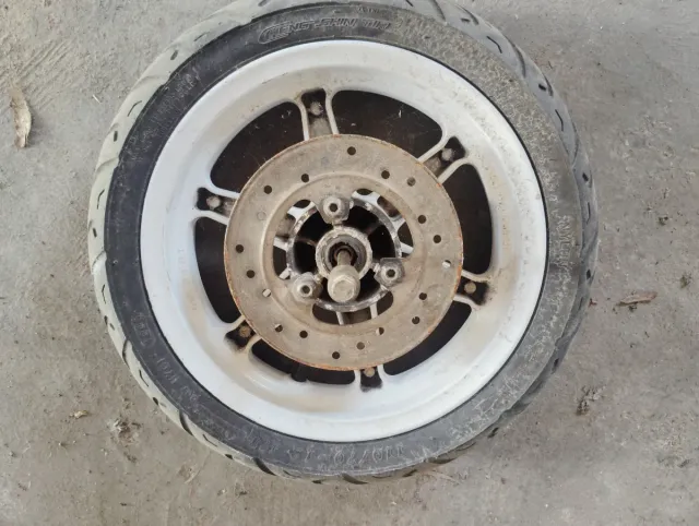 Llanta y neumático Jog