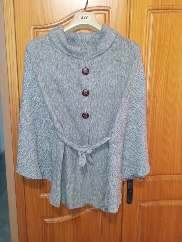 Poncho gris