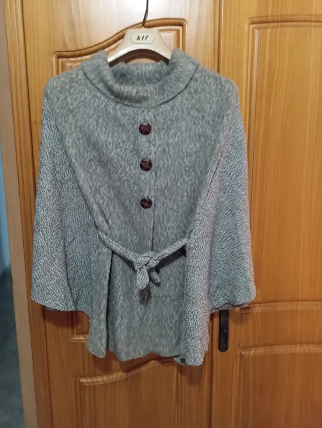 Poncho gris