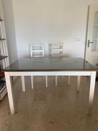6 sillas de madera y mesa de comedor a juego