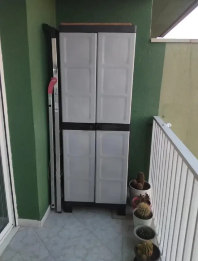 Armario exterior plástico gris y negro