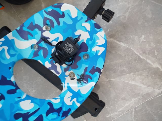 Patinete eléctrico con asiento para derrapes