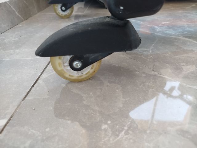 Patinete eléctrico con asiento para derrapes