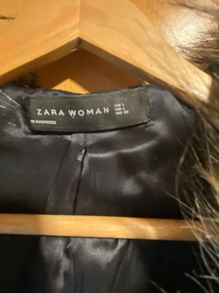 Chaqueta con capucha y pelo