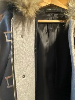 Chaqueta con capucha y pelo