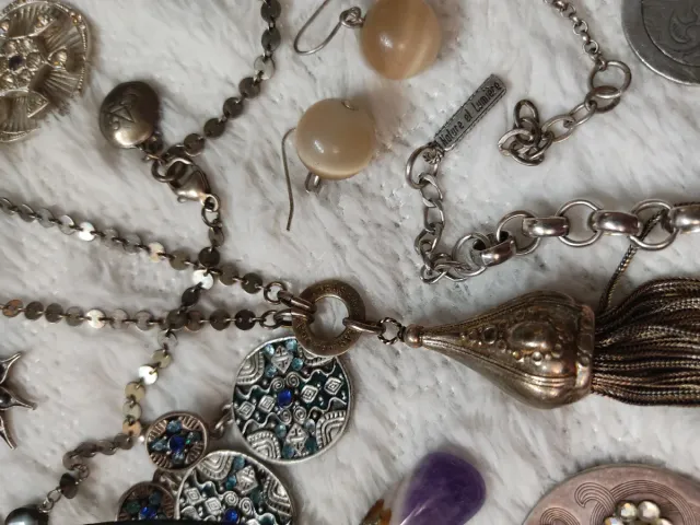 Lote bisutería antigua: collares, pendientes