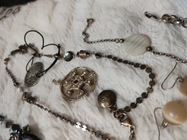 Lote bisutería antigua: collares, pendientes