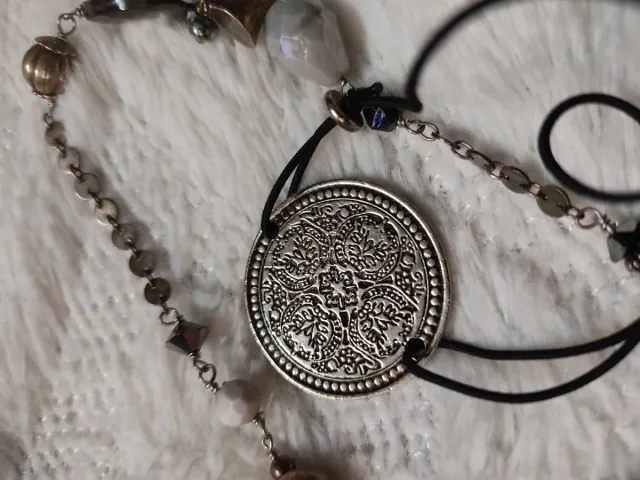 Lote bisutería antigua: collares, pendientes