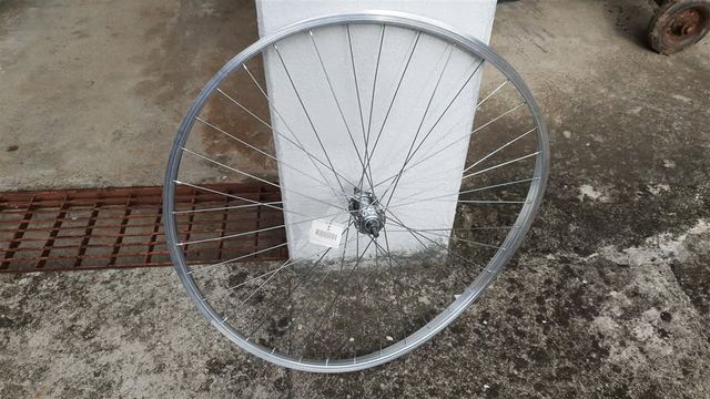 Cerchio posteriore bici 28 storto