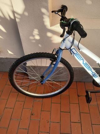 Bicicleta DENBIKE Blanca y Azul apenas sin usar