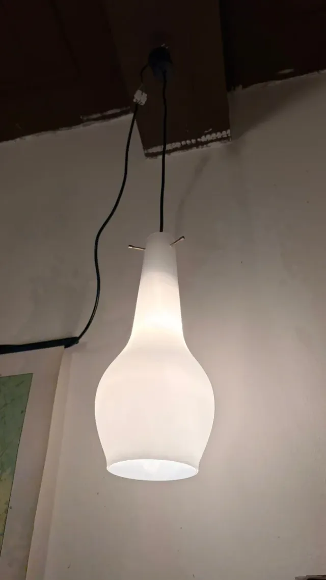 Lampada sospensione vetro opalino bianco anni '50
