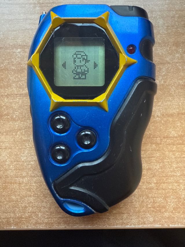 Digivice Bandai Azul y Dorado