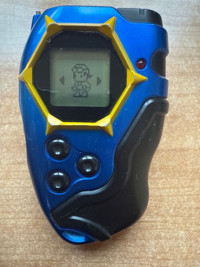 Digivice Bandai Azul y Dorado