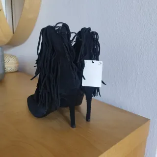 Botines Zara flecos negros T.37