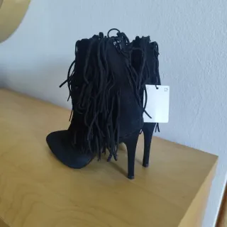 Botines Zara flecos negros T.37