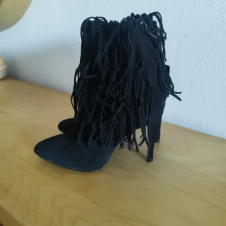 Botines Zara flecos negros T.37