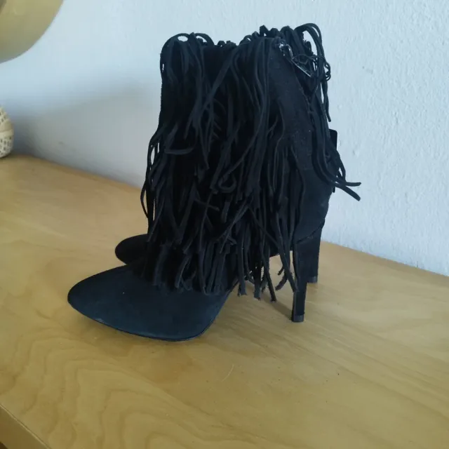 Botines Zara flecos negros T.37