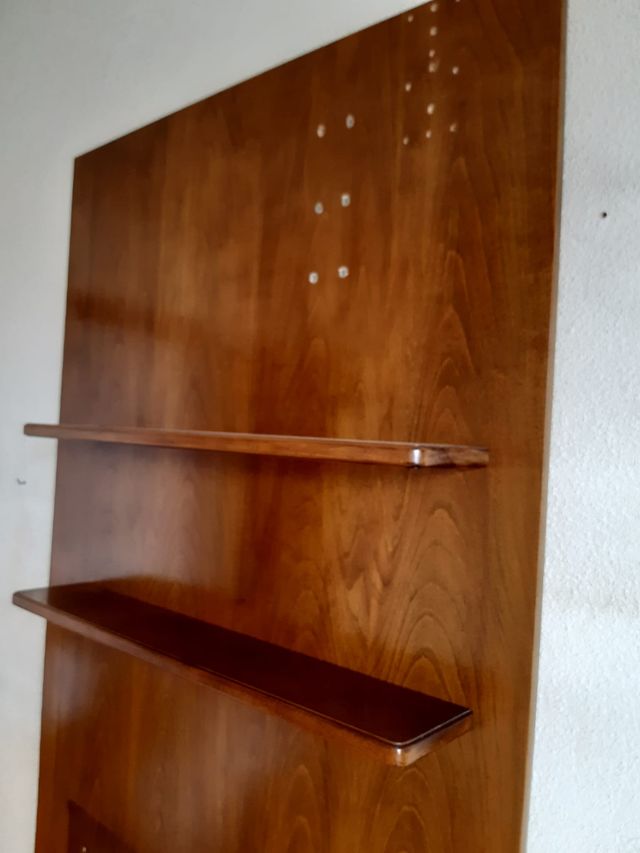 Estantería de madera