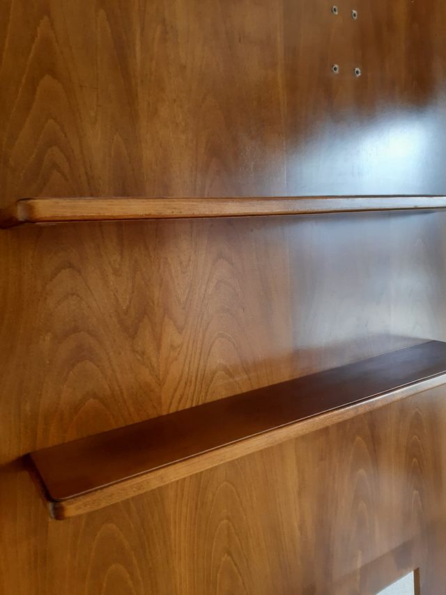 Estantería de madera