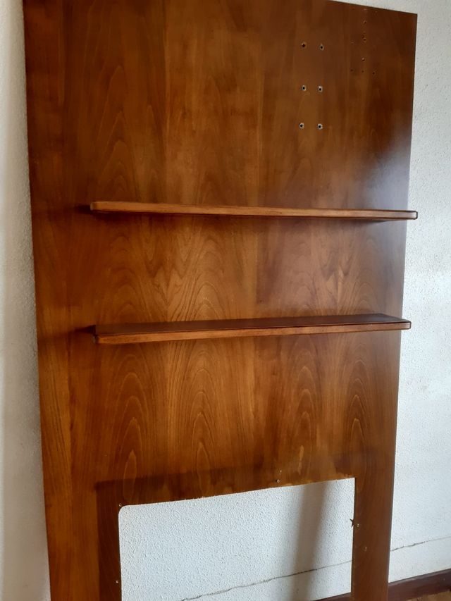 Estantería de madera