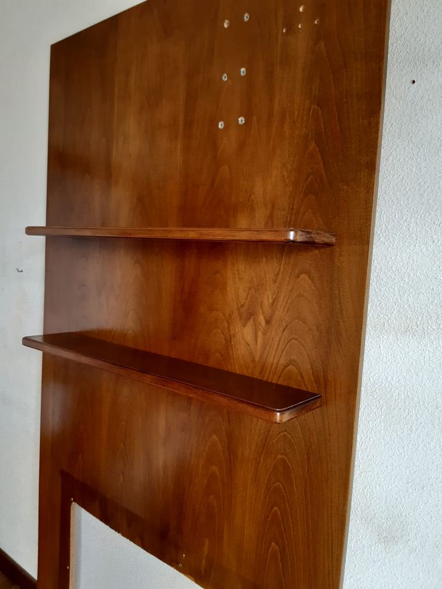 Estantería de madera