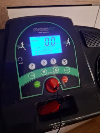 Cinta de correr RunnerFit Step Black Series