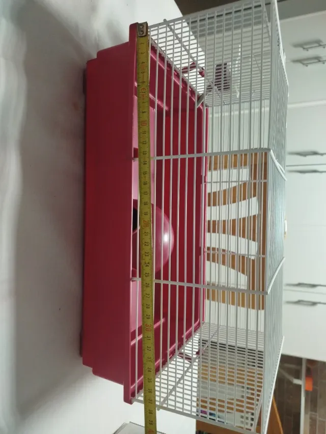 Jaula para mascotas rosa y blanca