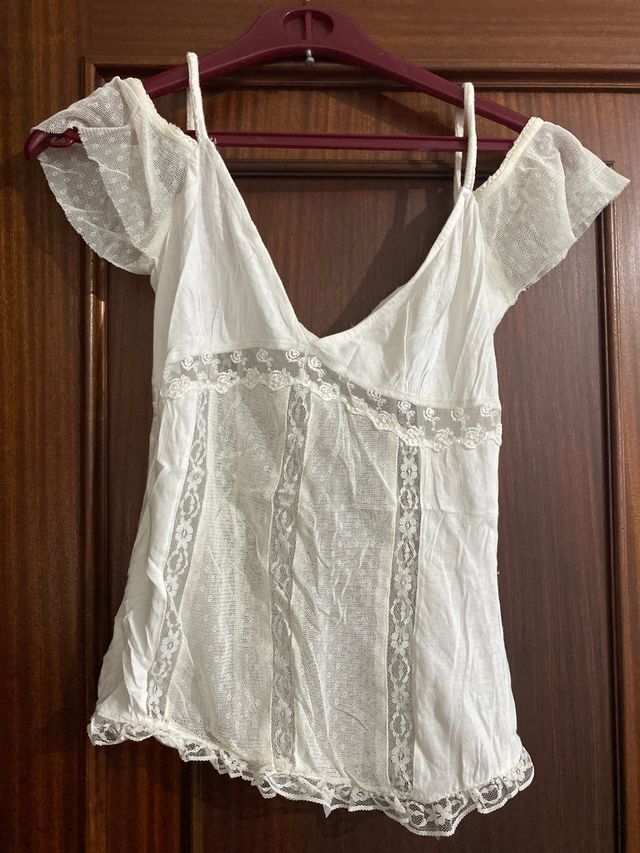 Camiseta blanca de encaje