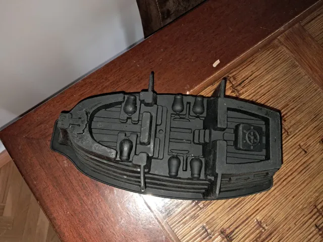 Stampo per pasticceria a forma di nave nera