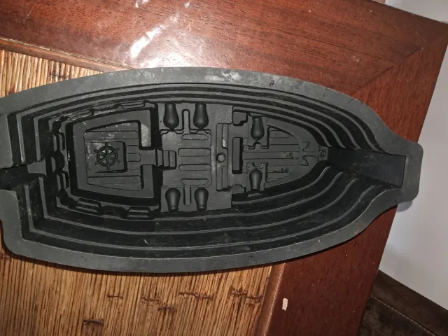 Stampo per pasticceria a forma di nave nera