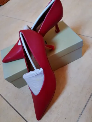 Zapatos DANIELA tacón bajo pata de gallo rojo