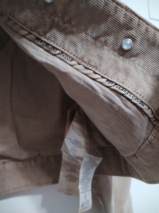 Cazadora de mujer fit cropped en pana elástica