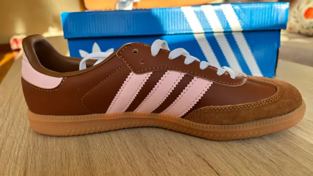 Zapatillas Adidas Marrones y Rosas