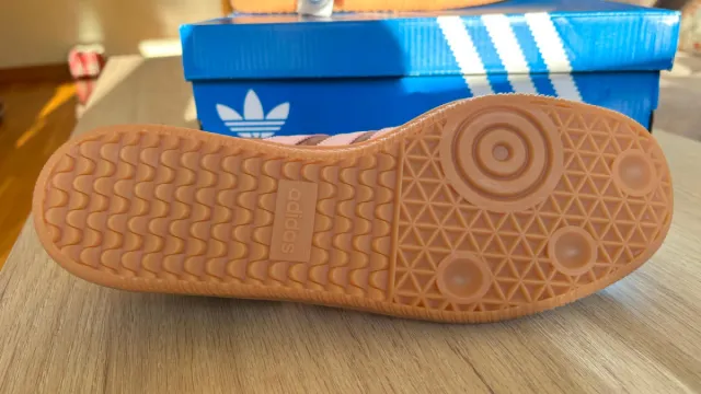 Zapatillas Adidas Marrones y Rosas