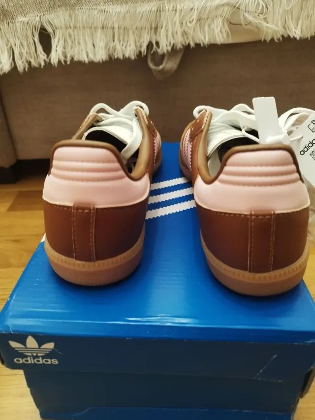 Zapatillas Adidas Marrones y Rosas