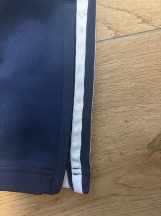 Pantalón Adidas Azul con Rayas Blancas